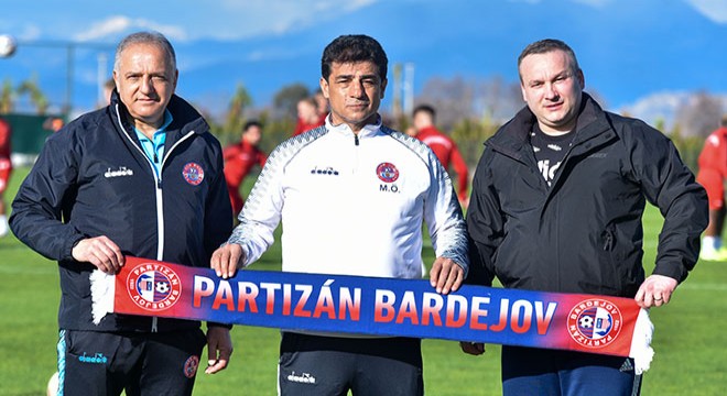Başkanı ve teknik direktörü  Türk  Slovak takımı