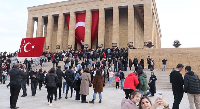 10 Kasım da vatandaşlar Anıtkabir e akın etti