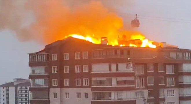 10 katlı binanın çatısında yangın
