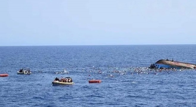 100 yolculu tekne battı: 8 kişi öldü