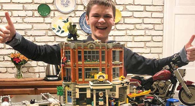 12 yaşındaki çocuk en hızlı Lego rekorunu kırdı