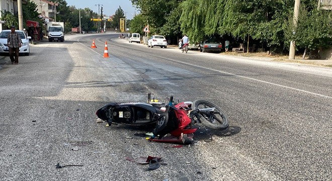 13 yaşındaki motosiklet sürücüsü otomobille çarpıştı