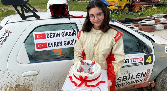16 yaşında ralli pilotu lisansını alan Derin, doğum gününü pistte kutladı