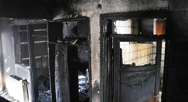 2 yaşındaki kızını öldürüp, evini ateşe verdi