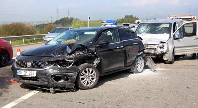 5 aracın karıştığı zincirleme kaza: 6 yaralı