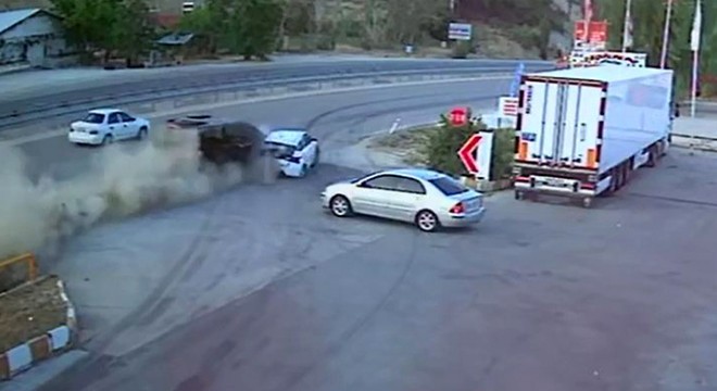 6 kişinin yaralandığı kaza kamerada