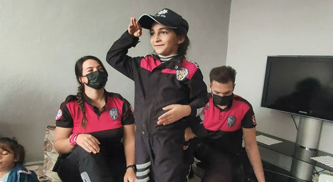 7 yaşındaki Ebru nun polislik hayali gerçek oldu