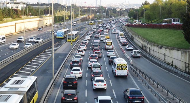 82 saatlik kısıtlama sonrası İstanbul da trafik yoğunluğu