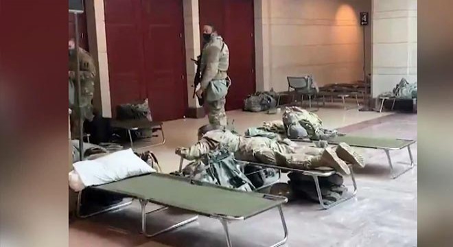 ABD Kongre binasına askeri sedye yığını
