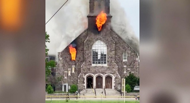ABD’de tarihi Katolik kilisesinde yangın