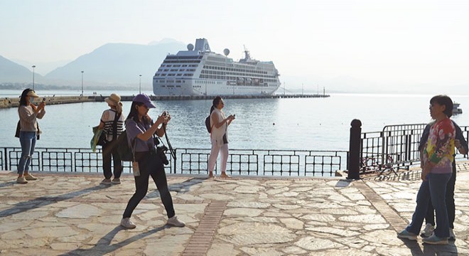 ABD li turistler kruvaziyerle Antalya ya geldi