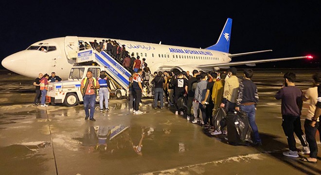 Afganistan uyruklu 272 kaçak göçmen ülkelerine gönderildi