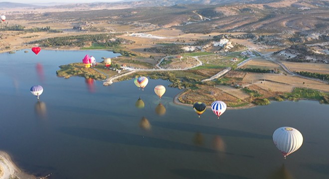 Afyon da Zafer Haftası kutlamaları balon uçuşuyla başladı