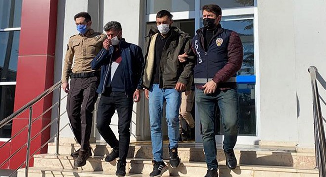 Afyonkarahisar da 5 kaçak göçmen yakalandı