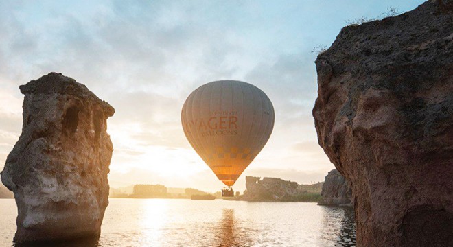 Afyonkarahisar daki Emre Gölü nde ilk sıcak hava balonu havalandı