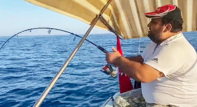 Amatör balıkçı, 30 kiloluk kuzu balığı yakaladı