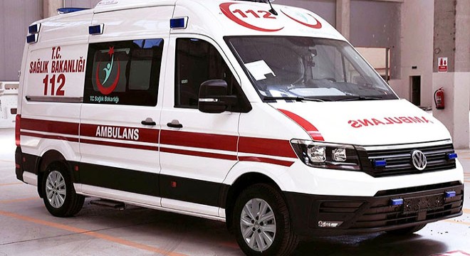 Ambulans, traktöre çarptı: 3 ü sağlıkçı 5 yaralı
