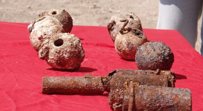 Amida Höyük teki kazılarda bulunan el bombaları sergilendi