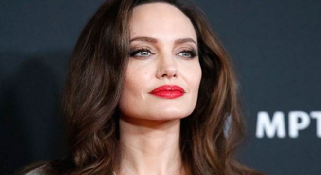 Angelina Jolie isyan etti