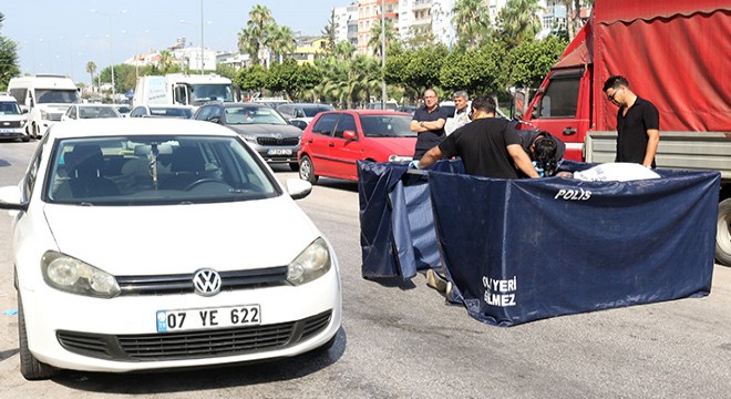 Antalya'da direksiyon başında ölü bulundu