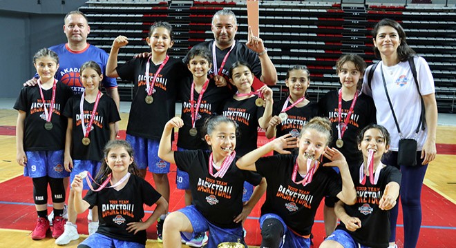 Antalya Akademi Basketbol şampiyonluğa ulaştı