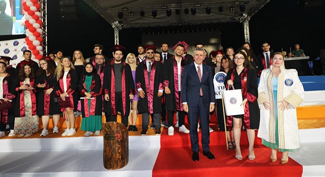 Antalya Akdeniz Üniversitesi’nden 12 bin öğrenci mezun oldu