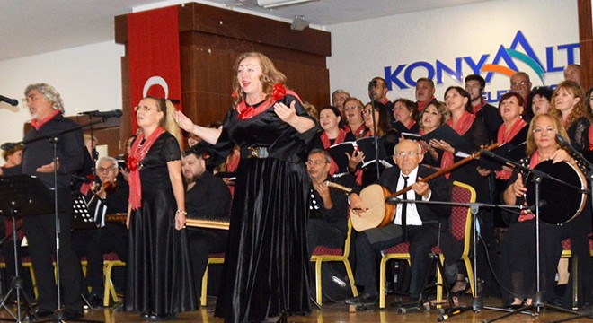 Antalya Dostluk Korosu ndan Türkçe şarkılar konseri