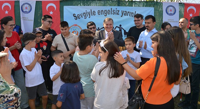 Antalya Emniyet Müdürü Çevik, görme engelli bireyleri ağırladı