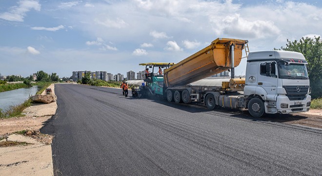 Antalya Göksu’ya 8 bin 500 ton asfalt hizmeti