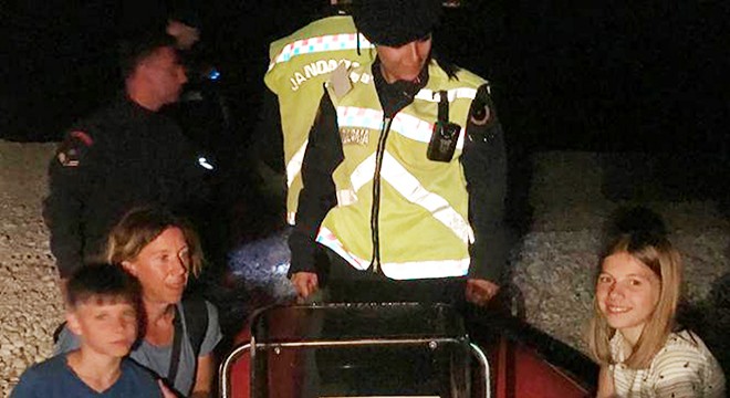 Antalya Likya Yolu nda kaybolan turistleri jandarma kurtardı