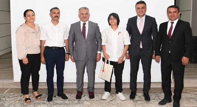 Antalya Valisi Yazıcı, LGS şampiyonlarıyla bir araya geldi
