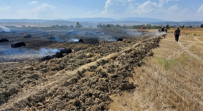 Antalya da 200 dönüm tarla yandı