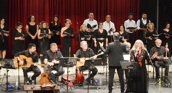Antalya da 9 dilde türküler konseri