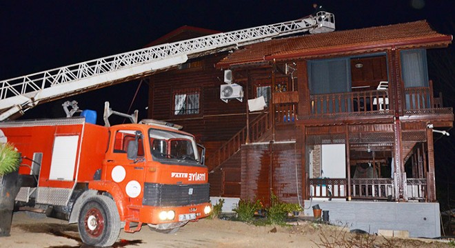 Antalya da ahşap evin bacasındaki yangın söndürüldü