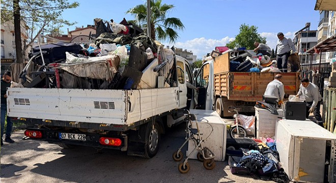 Antalya'da aynı evden 3 yılda 20 kamyon çöp çıkarıldı
