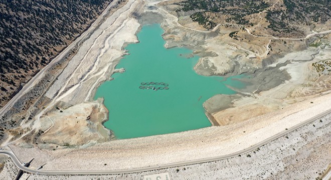Antalya da bir barajın dibi göründü