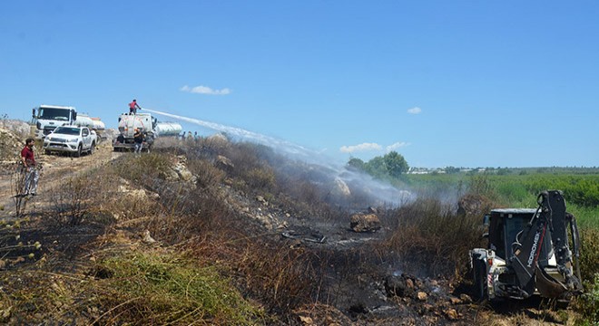 Antalya da çöplük yangını büyümeden söndürüldü