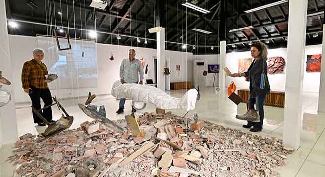 Antalya da depremi sanatla anlattılar