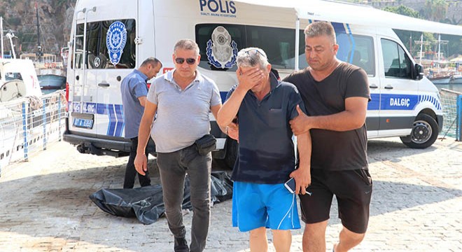 Antalya da emekli öğretmen denizde boğuldu