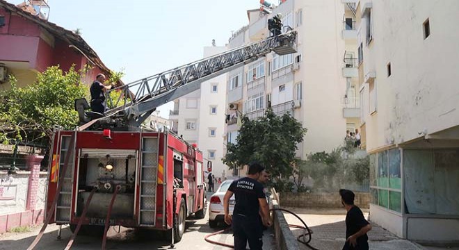 Antalya da ev yangını büyümeden söndürüldü
