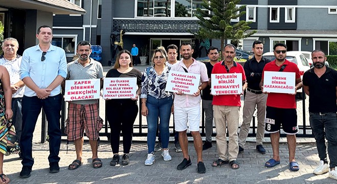 Antalya da işten çıkarılan otel işçileri eylem yaptı