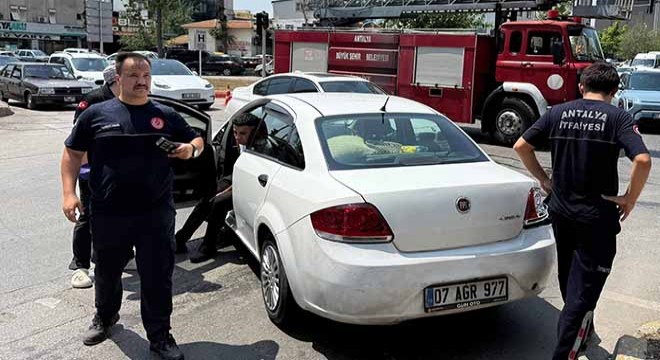 Antalya'da itfaiye ile otomobil çarpıştı: 1 yaralı