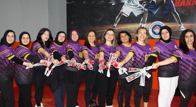 Antalya'da kadın öğretmenler arası voleybol turnuvası