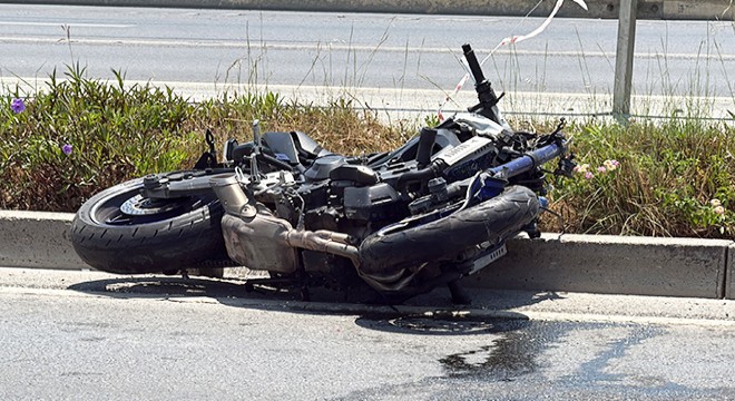 Antalya'da kamyonetle çarpışan motosikletli öldü