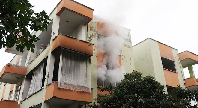 Antalya da kentsel dönüşüme giren boş apartmanda yangın