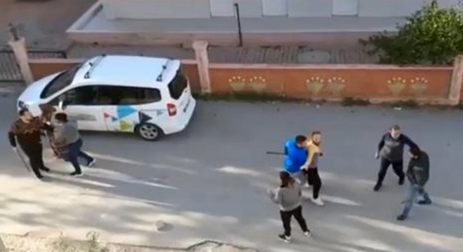 Antalya da komşuların taşlı- sopalı kavgası kamerada