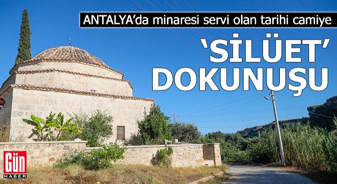 Antalya da minaresi servi olan tarihi camiye  silüet  dokunuşu