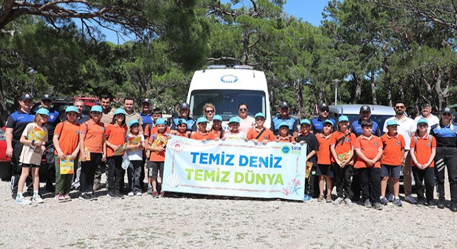 Antalya da öğrencilerle piknik alanını temizlediler