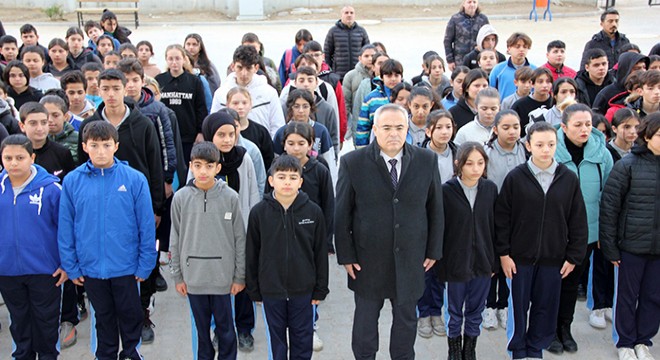 Antalya da okullarda şehitlere saygı duruşu