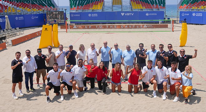 Antalya'da plaj voleybolu heyecanı